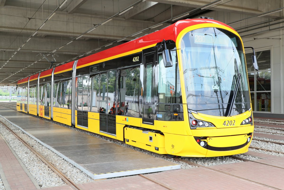 Tramwajowy przekręt w Stolicy: koreańskie interesy, polityczne układy i ciche cierpienie Warszawiaków 